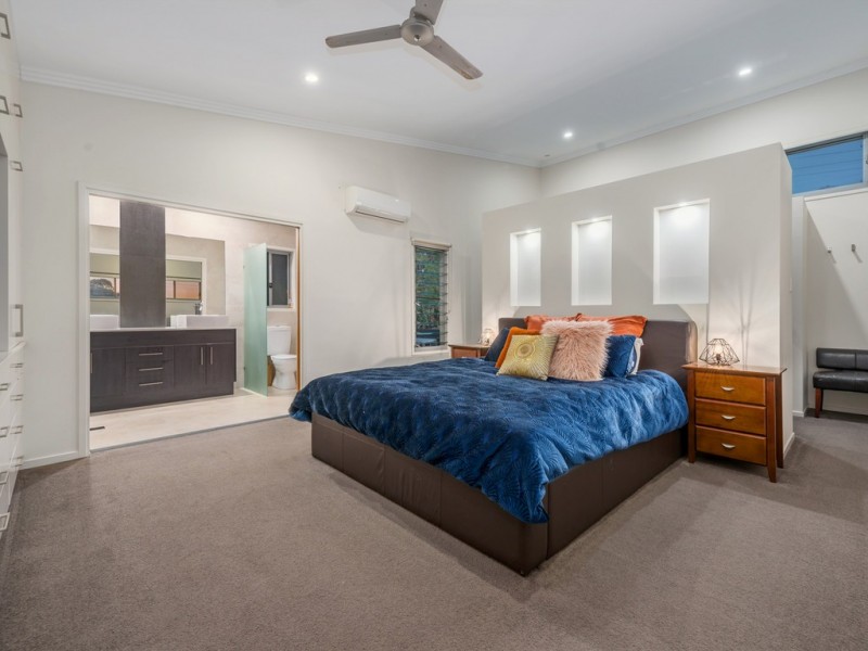 69 Lancelot Street, Tennyson QLD 4105