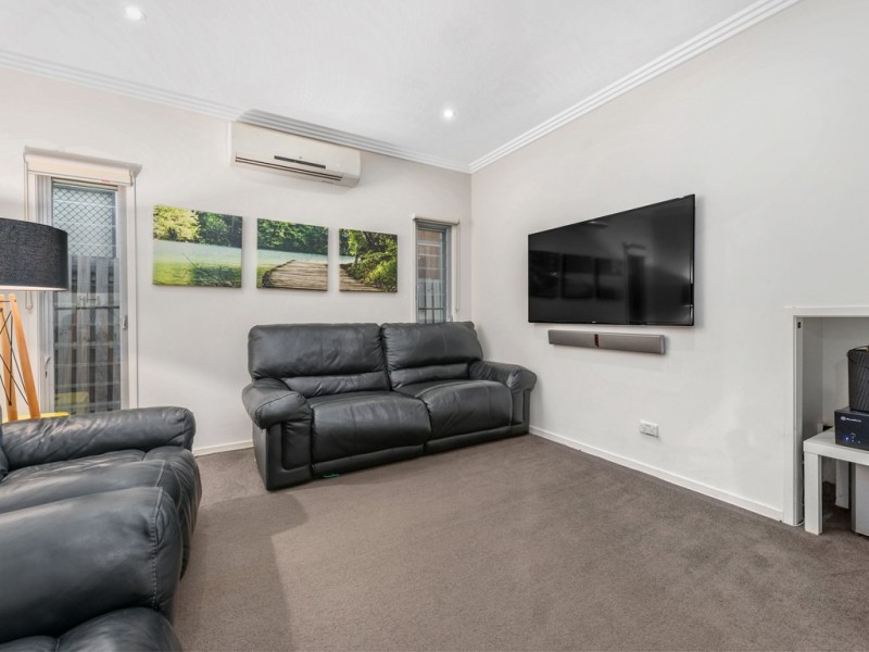 69 Lancelot Street, Tennyson QLD 4105