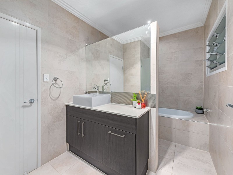 69 Lancelot Street, Tennyson QLD 4105