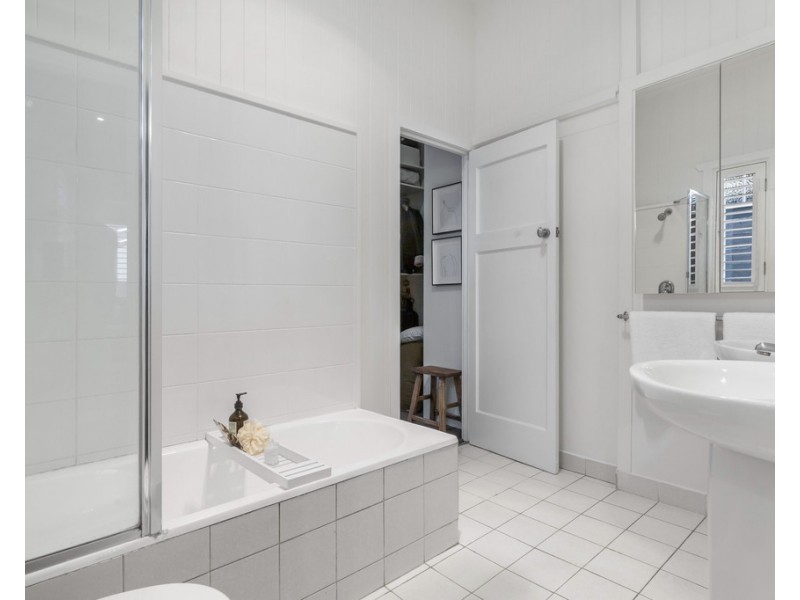 66 Hipwood Road, Hamilton QLD 4007