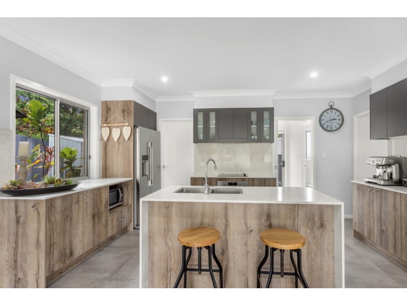 31 Walkers Road, Everton Hills QLD 4053