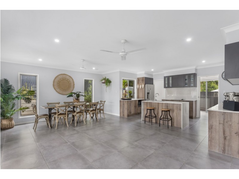 31 Walkers Road, Everton Hills QLD 4053