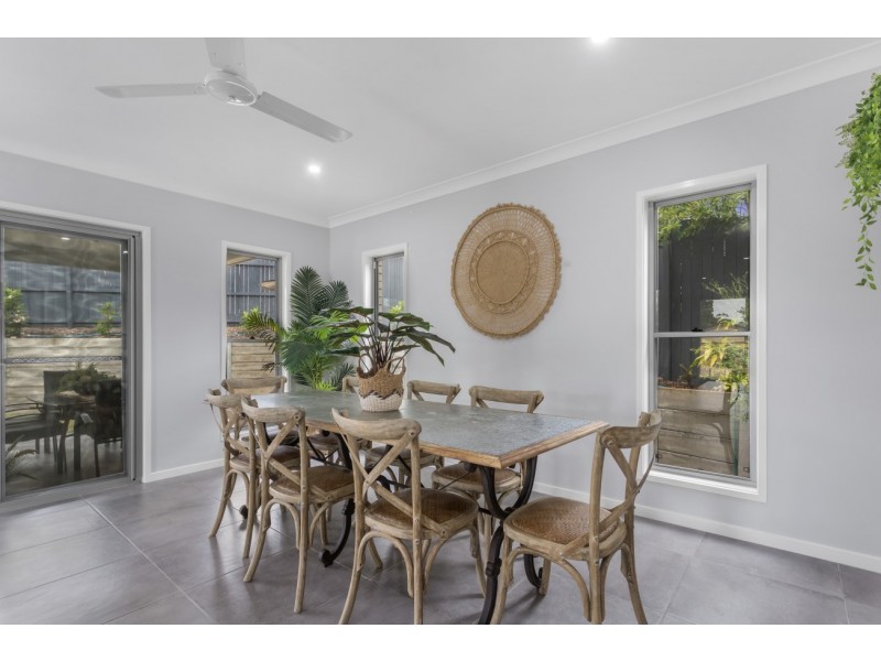 31 Walkers Road, Everton Hills QLD 4053