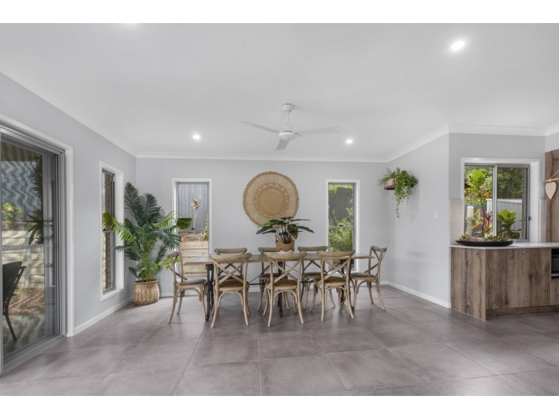 31 Walkers Road, Everton Hills QLD 4053