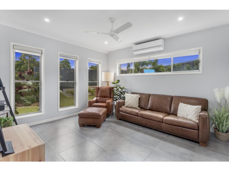 31 Walkers Road, Everton Hills QLD 4053