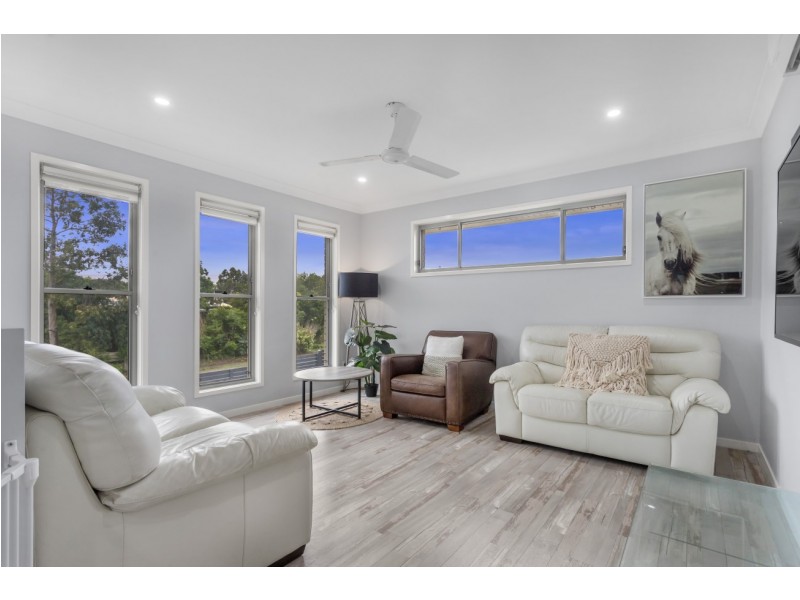 31 Walkers Road, Everton Hills QLD 4053