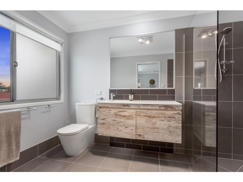 31 Walkers Road, Everton Hills QLD 4053