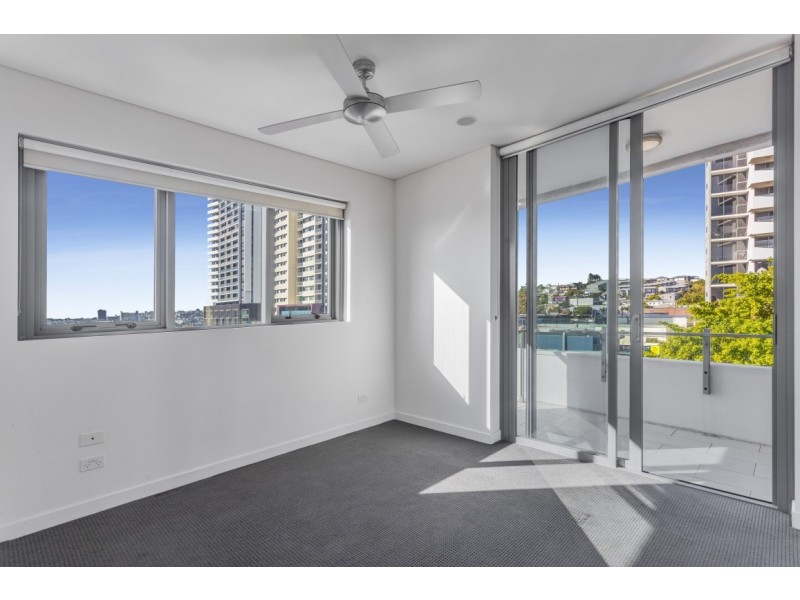 1037/16 Hamilton Place, Bowen Hills QLD 4006
