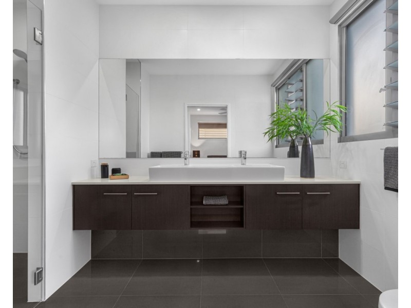 13 Long Street, Hendra QLD 4011