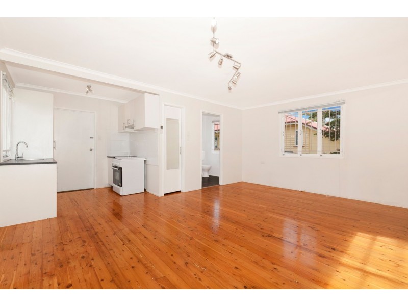 16 Hoolan Street, Stafford QLD 4053