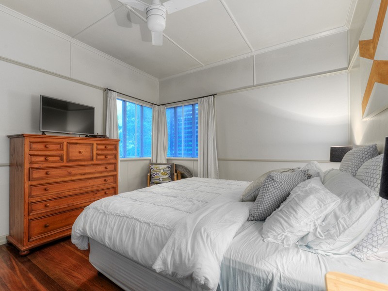 65 Eleventh Avenue, Kedron QLD 4031