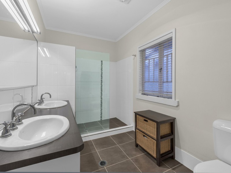 16 Twelfth Avenue, Kedron QLD 4031