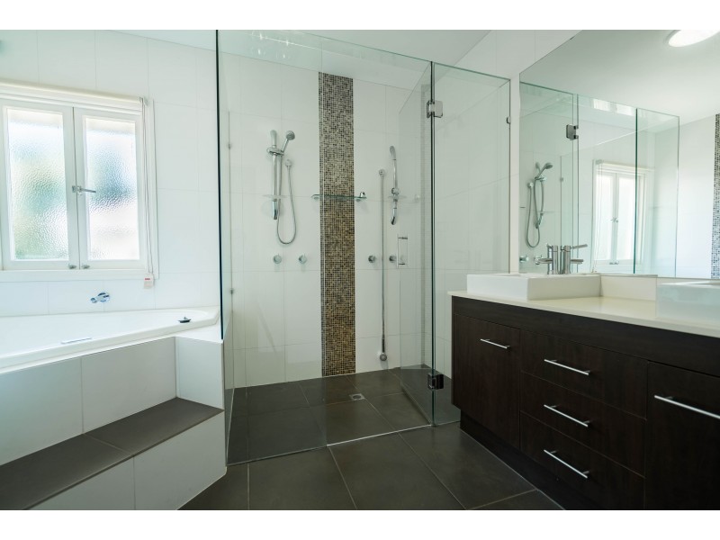 10 Hinkler Street, Kedron QLD 4031