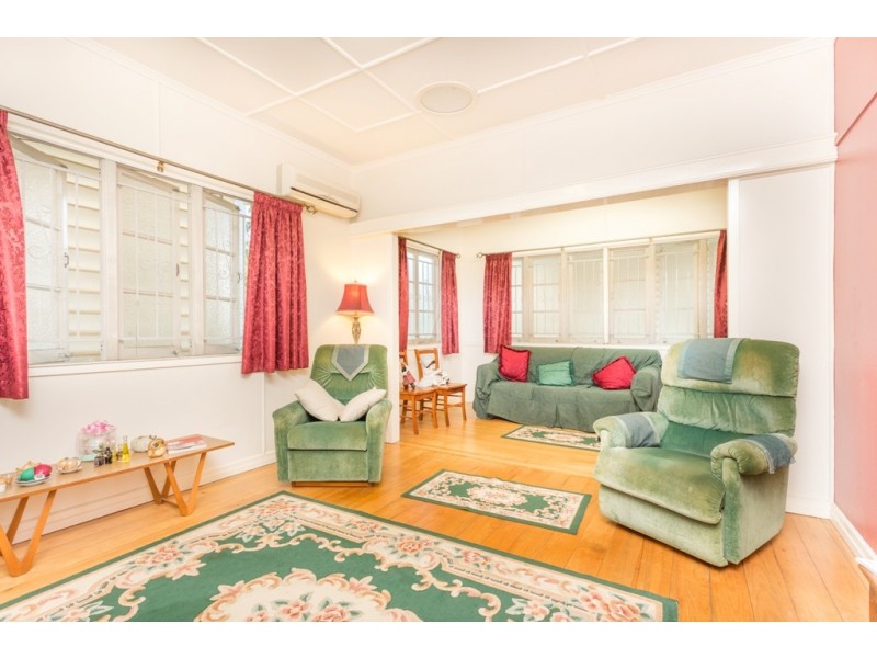 61 Ninth Avenue, Kedron QLD 4031