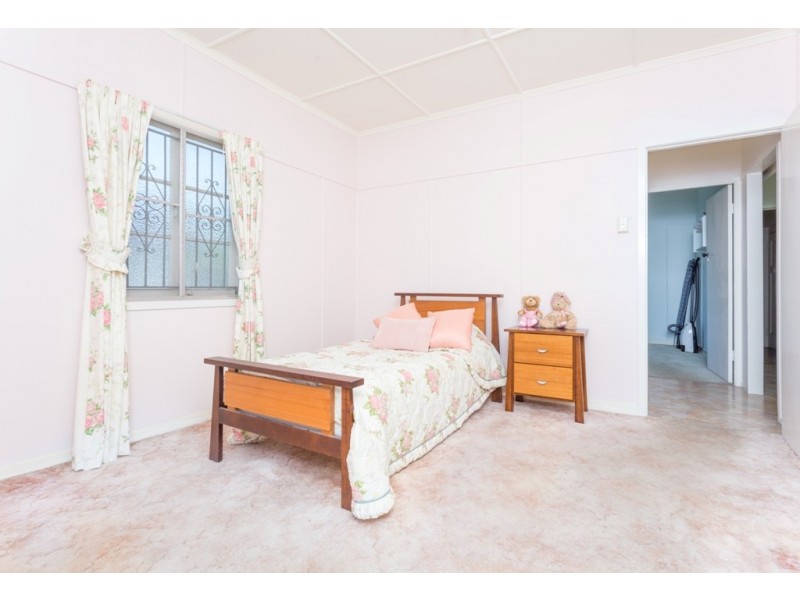 61 Ninth Avenue, Kedron QLD 4031