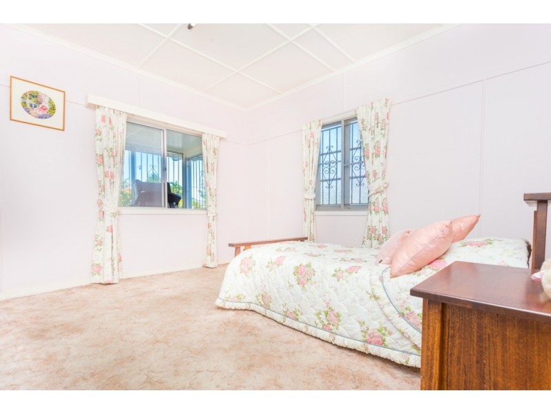 61 Ninth Avenue, Kedron QLD 4031