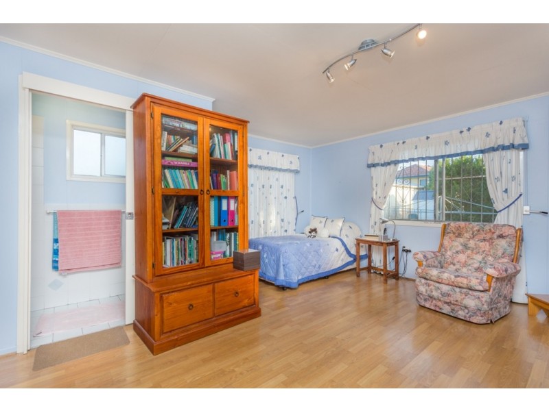 61 Ninth Avenue, Kedron QLD 4031