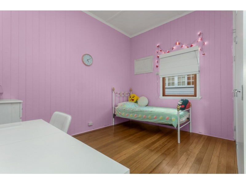 17 Eleventh Avenue, Kedron QLD 4031