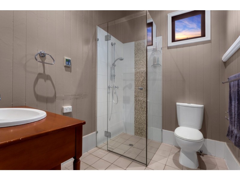 17 Eleventh Avenue, Kedron QLD 4031