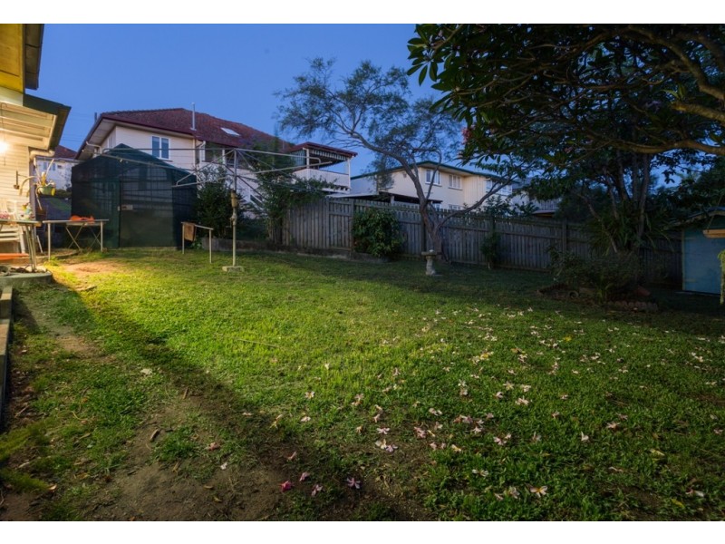 15 Caloola Street, Stafford QLD 4053