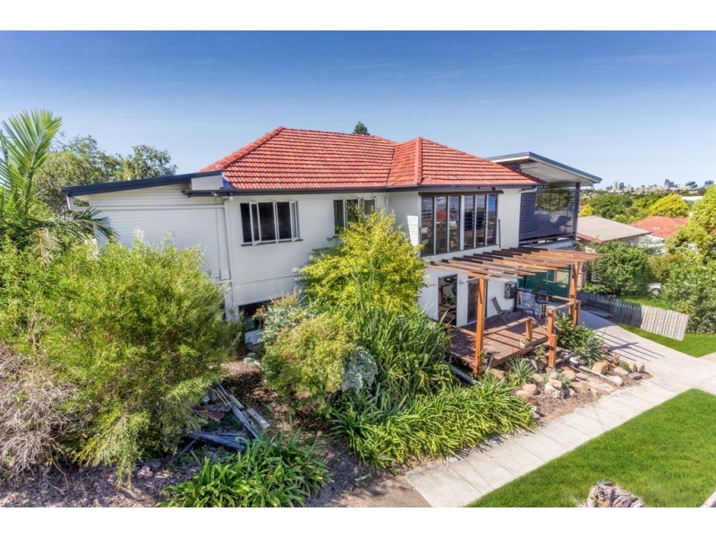 10 Wilgarning Street, Stafford Heights QLD 4053