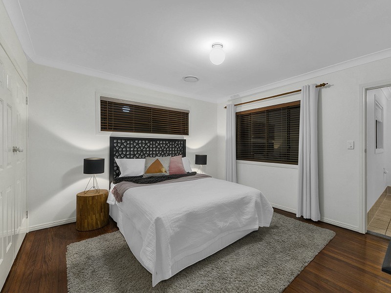 5 Bankhead Crescent, Stafford Heights QLD 4053