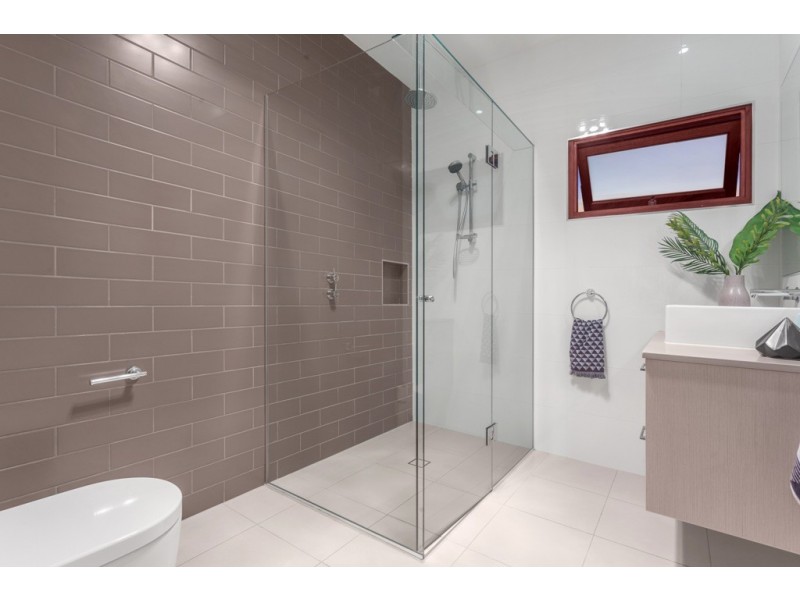 60 Wilgarning Street, Stafford Heights QLD 4053