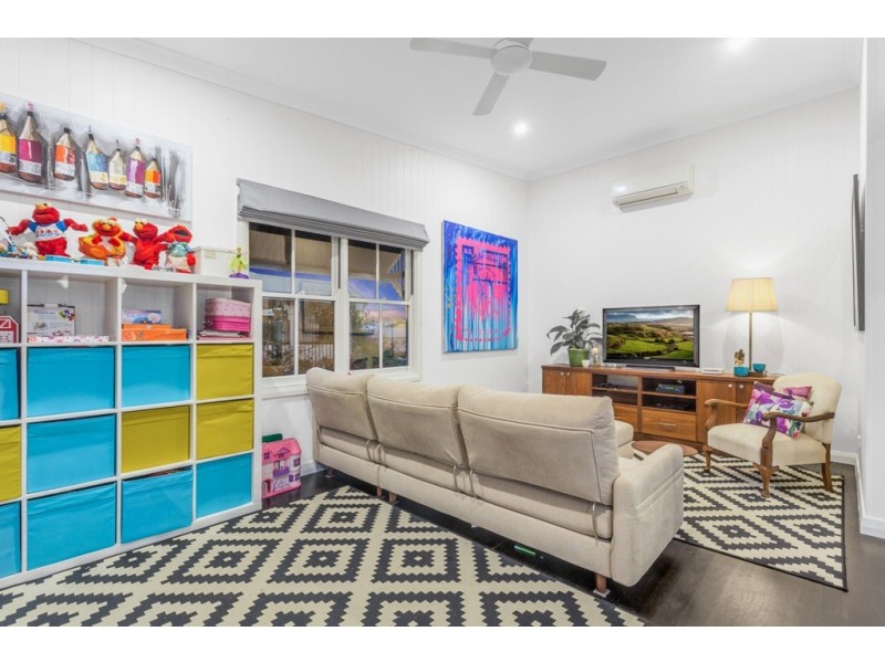 24 Strathmore Street, Kedron QLD 4031