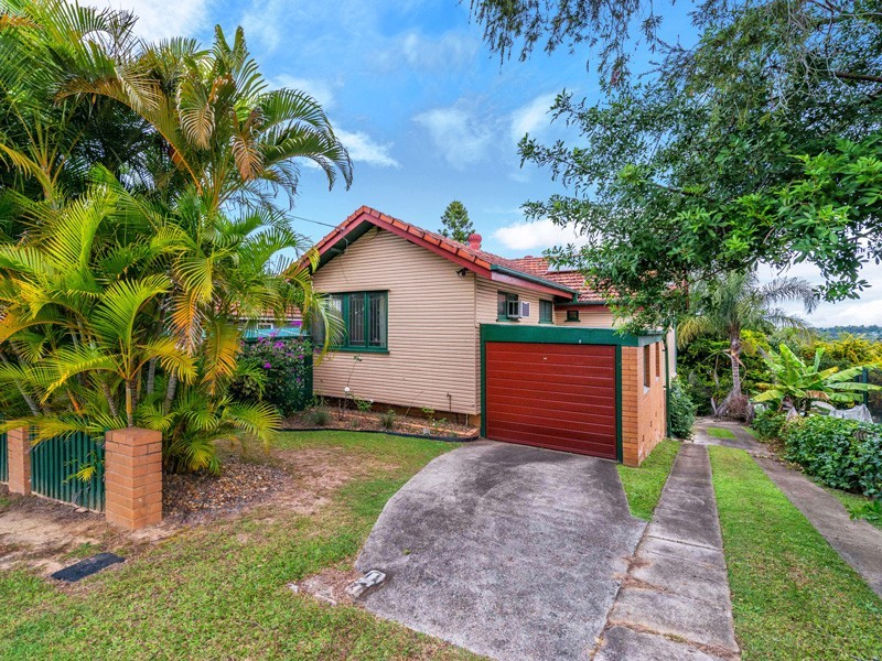 8 Wilgarning Street, Stafford Heights QLD 4053