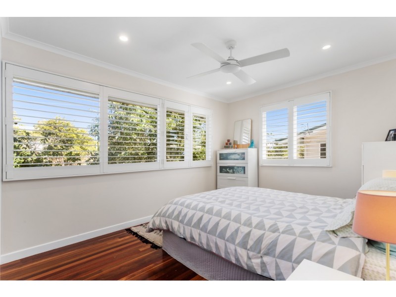 11 Aldren  Street, Stafford Heights QLD 4053