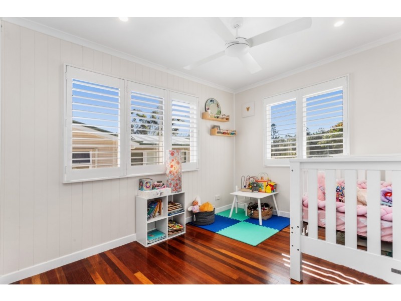 11 Aldren  Street, Stafford Heights QLD 4053