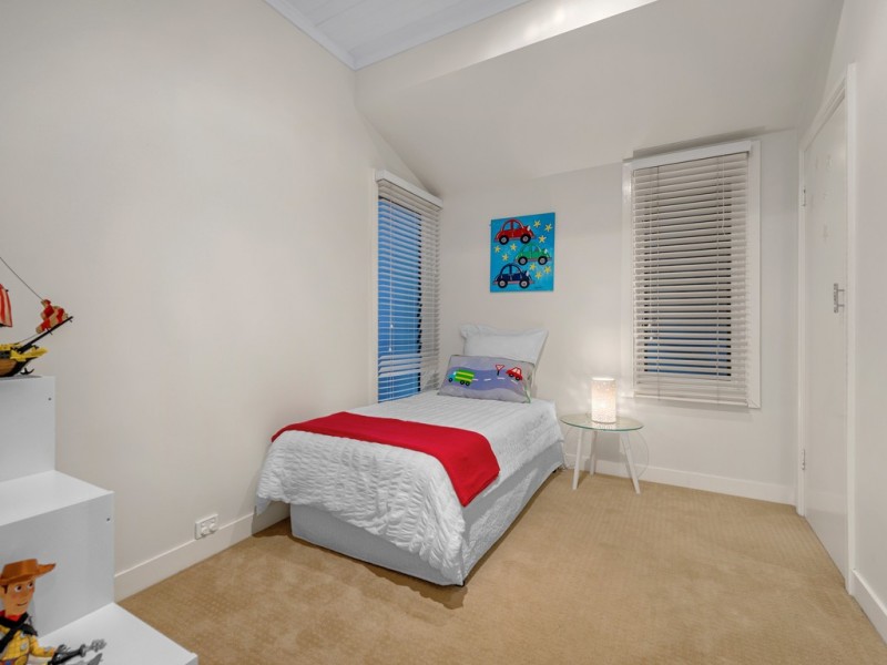 77 Lanham Avenue, Grange QLD 4051