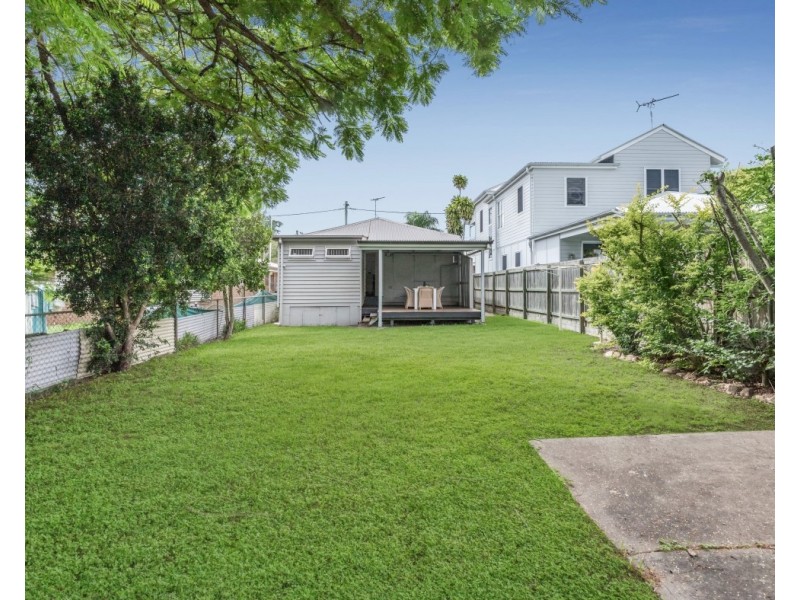 16 Meecham Street, Grange QLD 4051