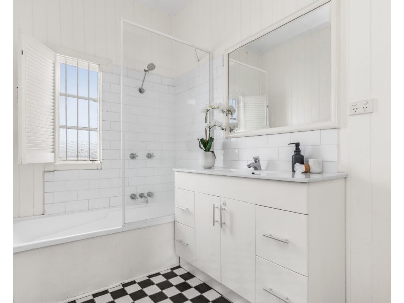 16 Meecham Street, Grange QLD 4051