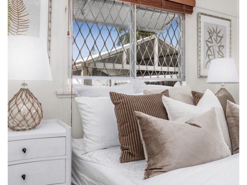 16 Meecham Street, Grange QLD 4051