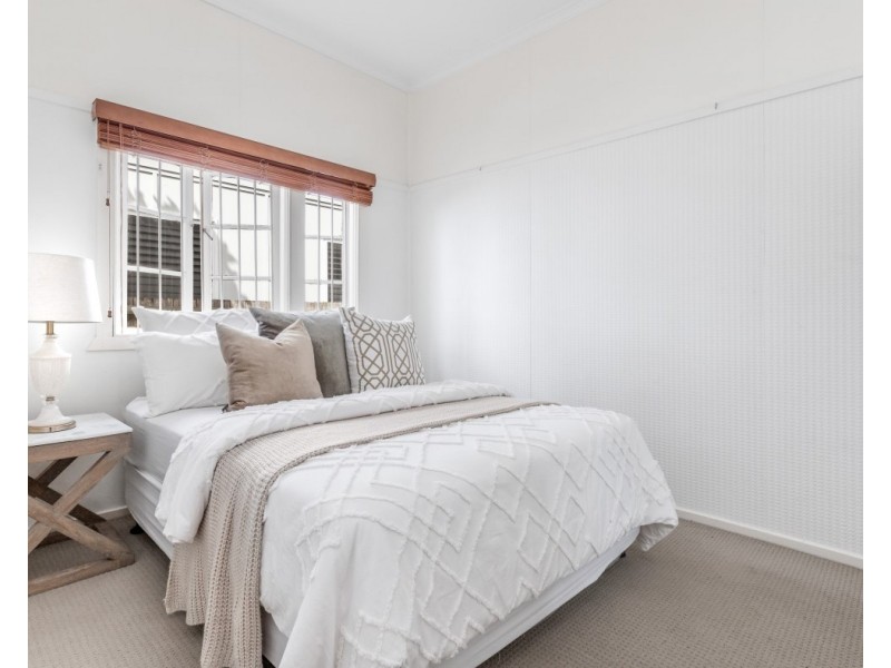 16 Meecham Street, Grange QLD 4051