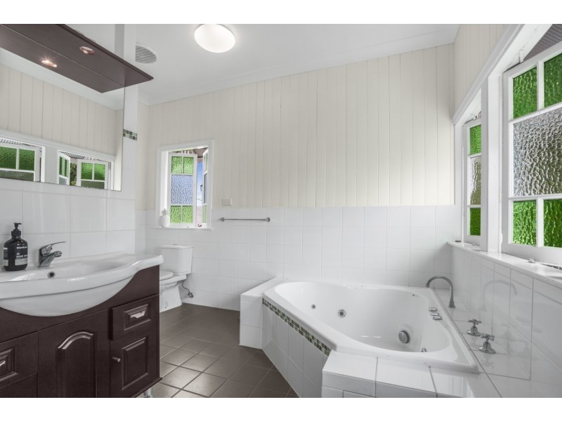 32 Days Road, Grange QLD 4051