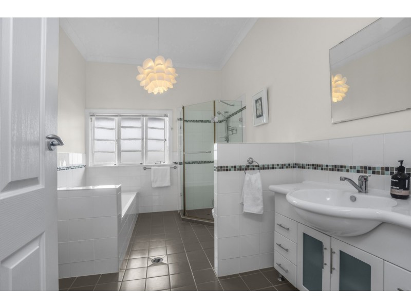 32 Days Road, Grange QLD 4051