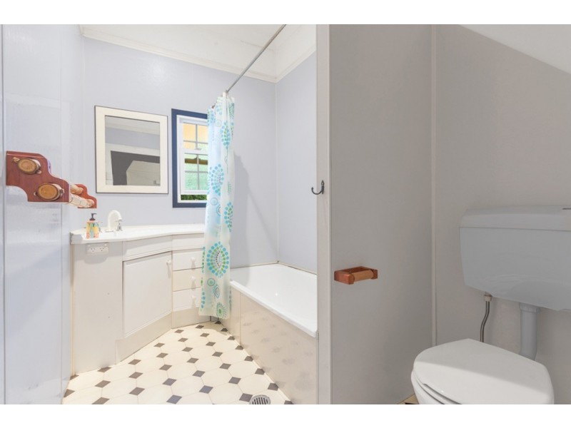 255 Days Road, Grange QLD 4051