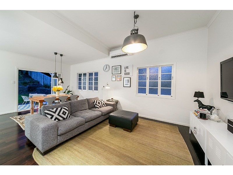 16 Sixth Avenue, Windsor QLD 4030