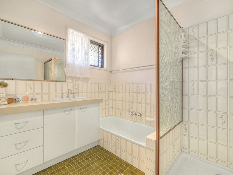 21 Lanchester Street, Stafford Heights QLD 4053