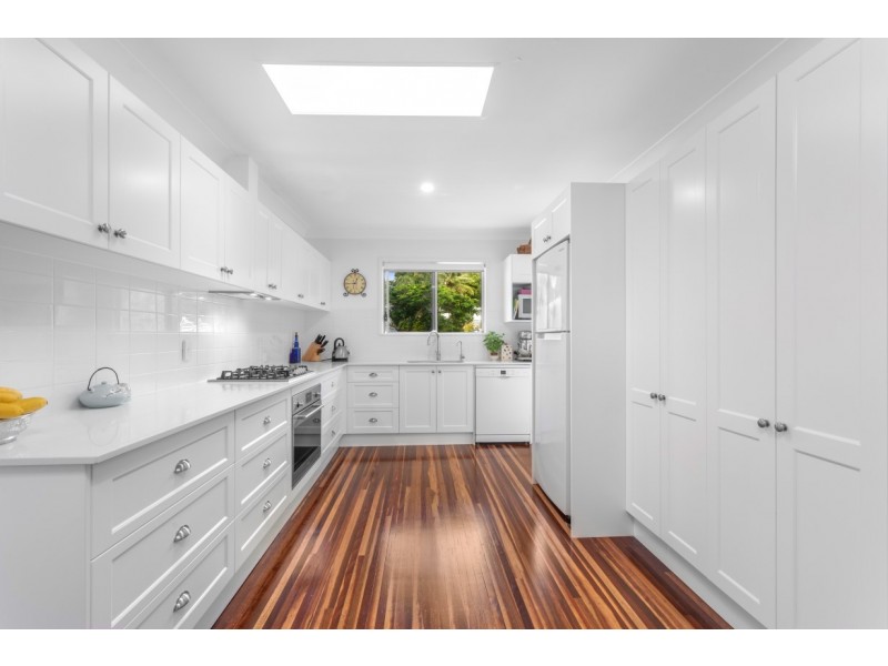 1 Euratha Street, Stafford Heights QLD 4053