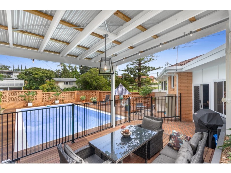 1 Euratha Street, Stafford Heights QLD 4053