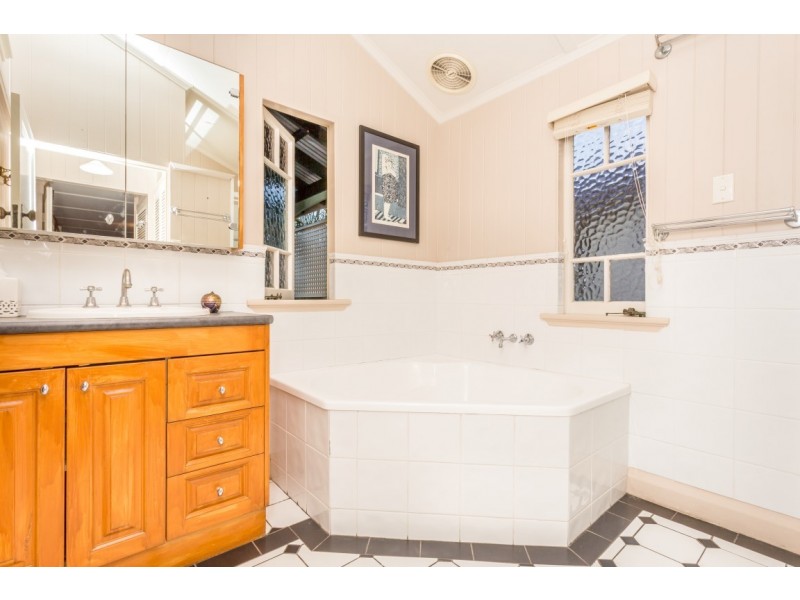 7 Arwin Terrace, Windsor QLD 4030