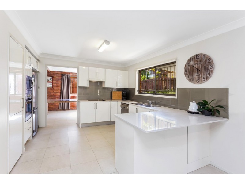 17 Lanchester Street, Stafford Heights QLD 4053