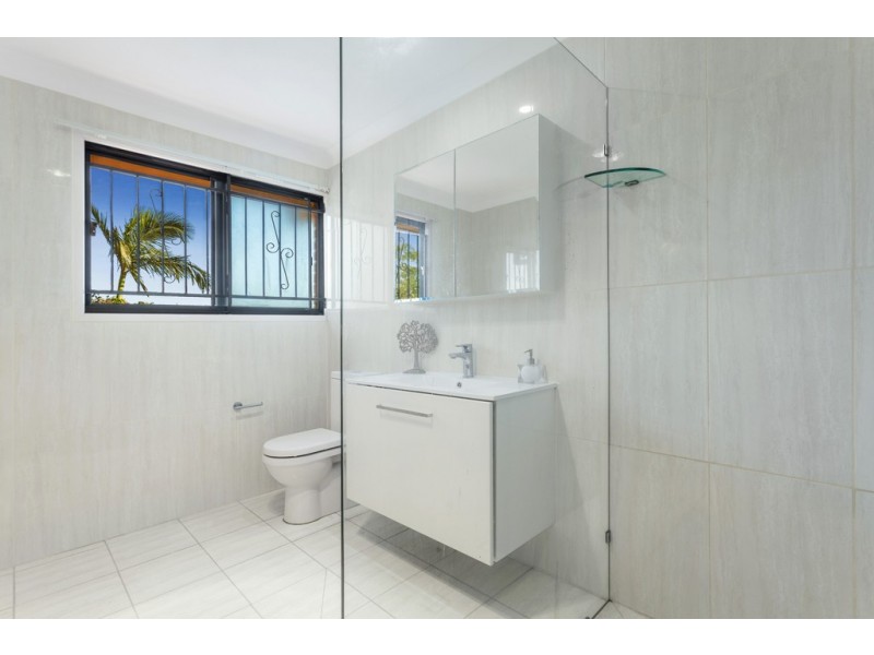 17 Lanchester Street, Stafford Heights QLD 4053