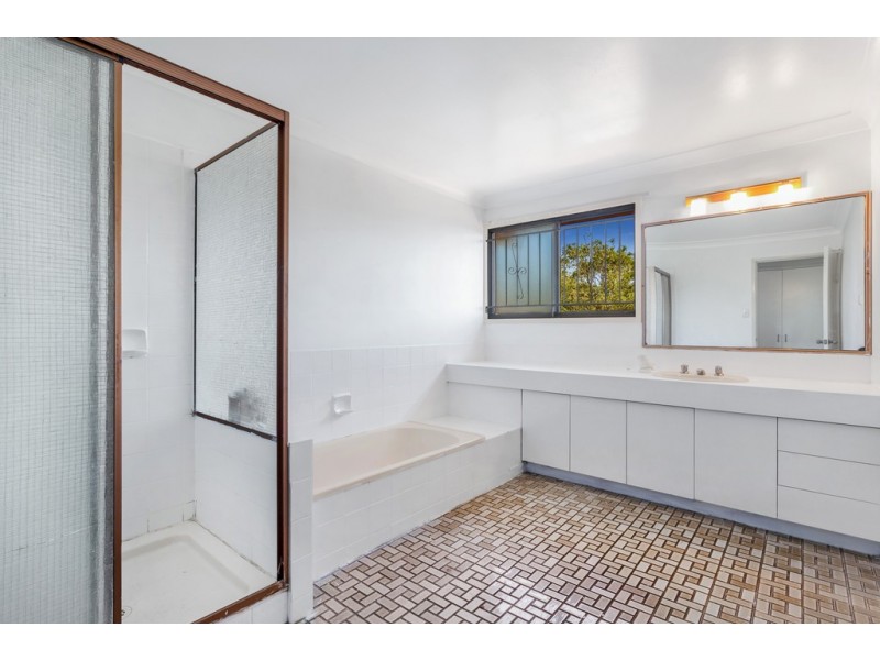 17 Lanchester Street, Stafford Heights QLD 4053