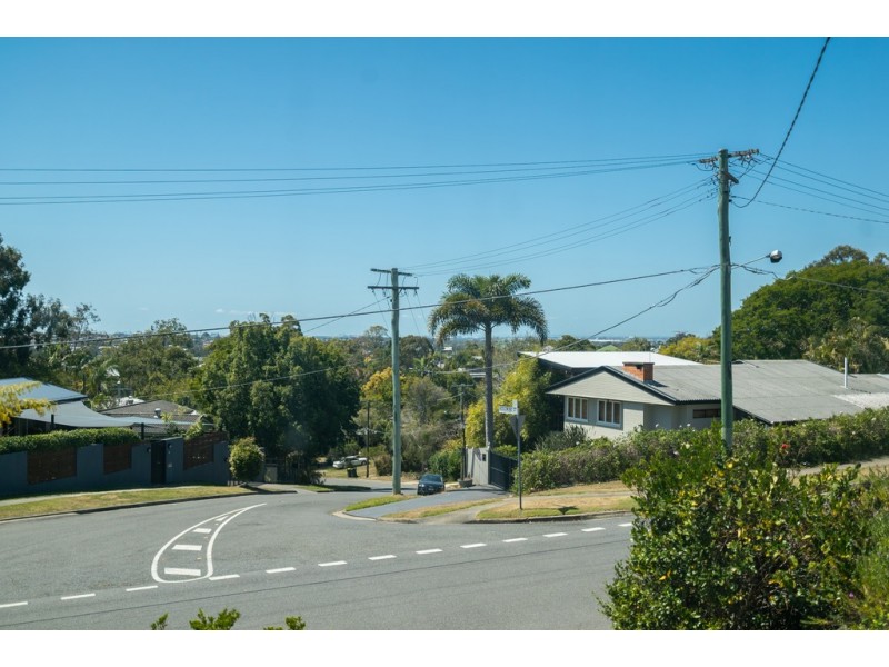 32 Pangeza Street, Stafford Heights QLD 4053