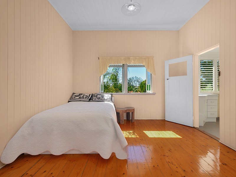 114 Scott Street, Stafford Heights QLD 4053