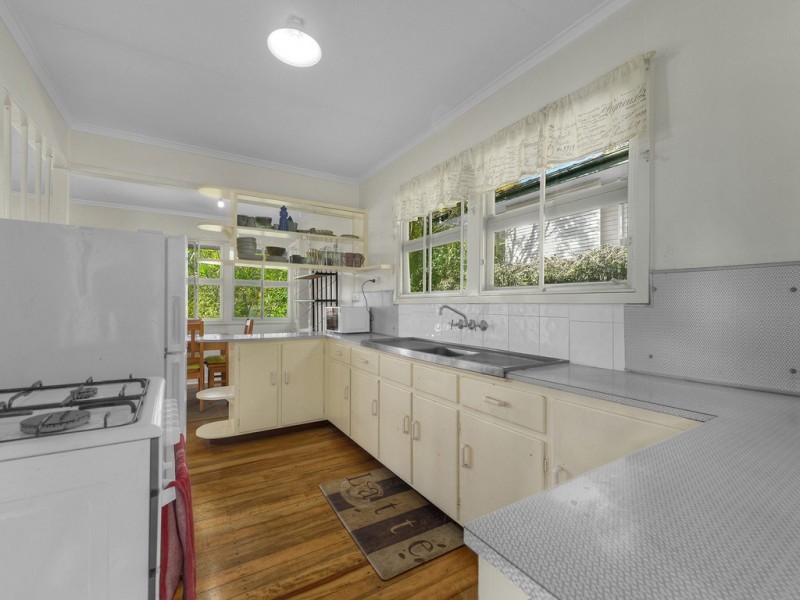 10 Sedgemoor Street, Stafford Heights QLD 4053